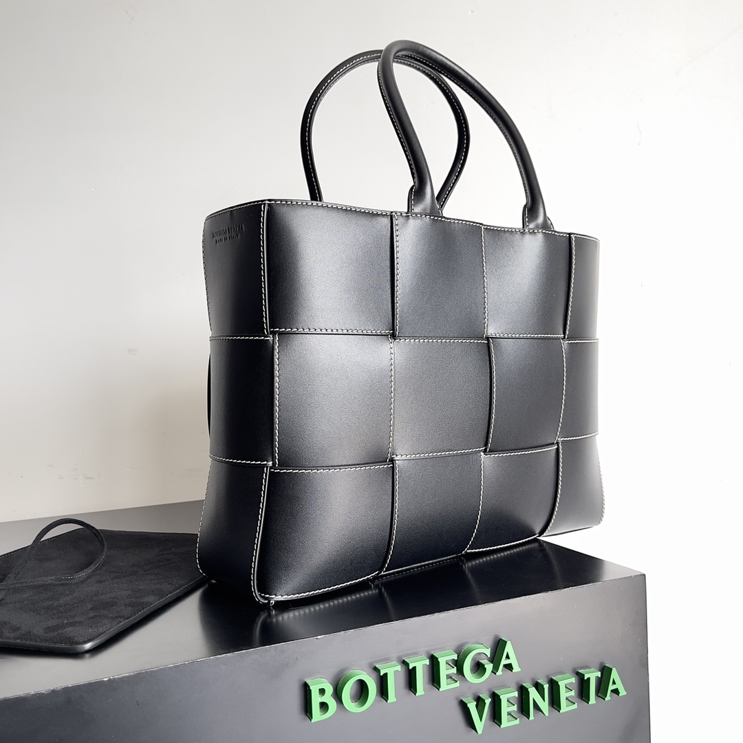 Bottega Veneta Shopping Bags